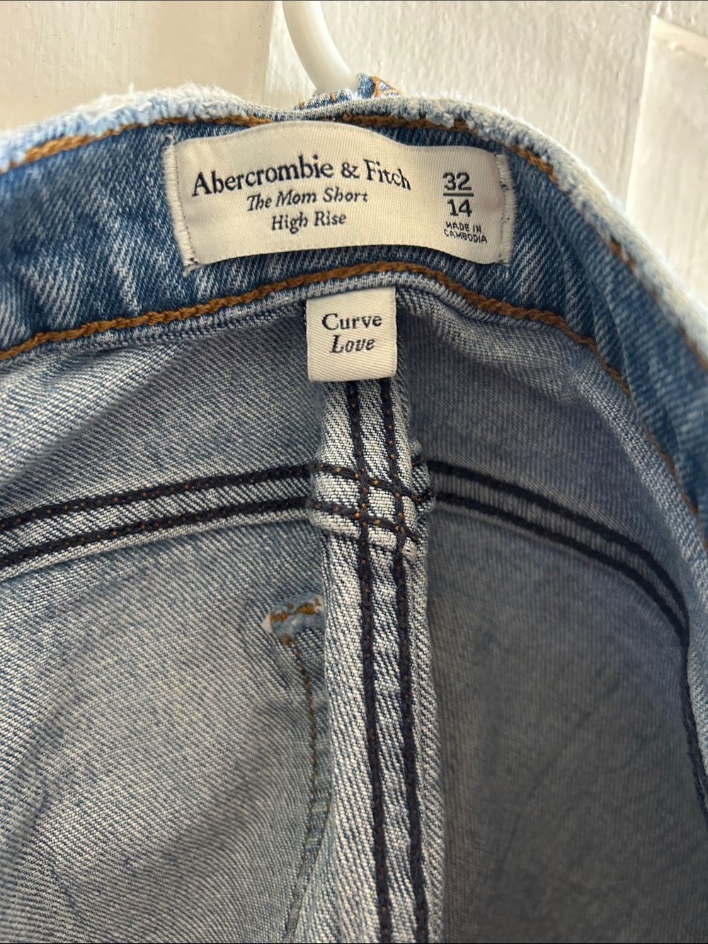 Abercrombie & Fitch The mom short High rise Curve Love Size 32 - Picture 3 of 3